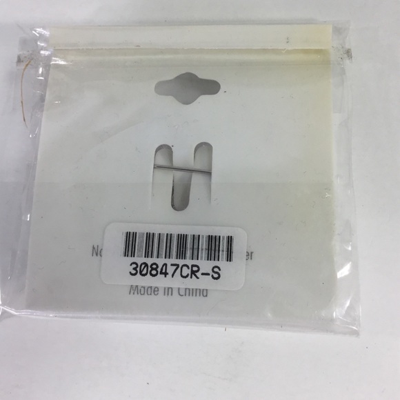 Crystal Avenue rhinestone crown pin brooch - Picture 4 of 5